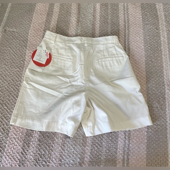- LIZ CLAIBORNE SHORTS - Picture 2 of 4